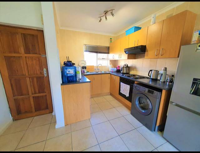 2 BEDROOM APARTMENT FOR SALE IN BURGUNDY ESTATE